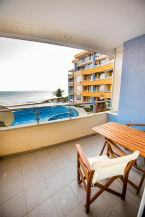Sveti Vlas Beachfront Apartment